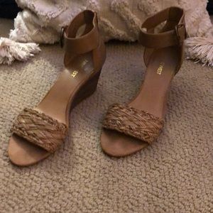 Tan wedge, 2 3/4 in heel